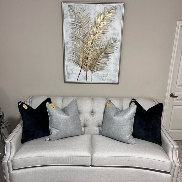 1-NWT CALLISTO HOME
DECORATIVE THROW PILLOWS
(Read description for details) - Picture 5 of 16